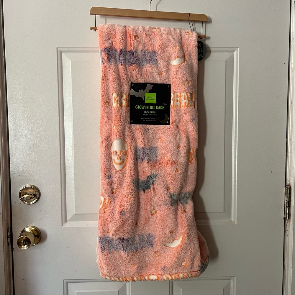 NWT Urban Domain Glow in the Dark Halloween Plush Throw